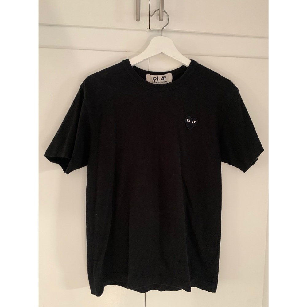 Comme des garcon play t-shirt black w/black heart